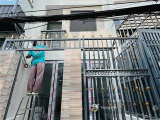 Chỉ 5,6 tỷ  nhà 4 tầng 4pn  hẻm thông hoàng diệu, sát q1