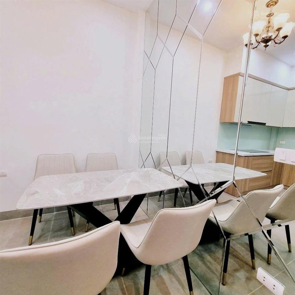 Bán nhà quận hoàng mai, 43m2 x 5 tầng, dân xây, ô tô đỗ cửa, ở ngay, giá 9 tỷ