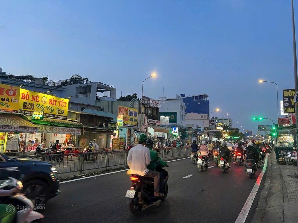 Bán gấp mặt tiền nguyễn oanh, chỉ 9.9 tỷ, 5.3m nở hậu 5.7m, dài 23m đang cho thuê 20tr/th