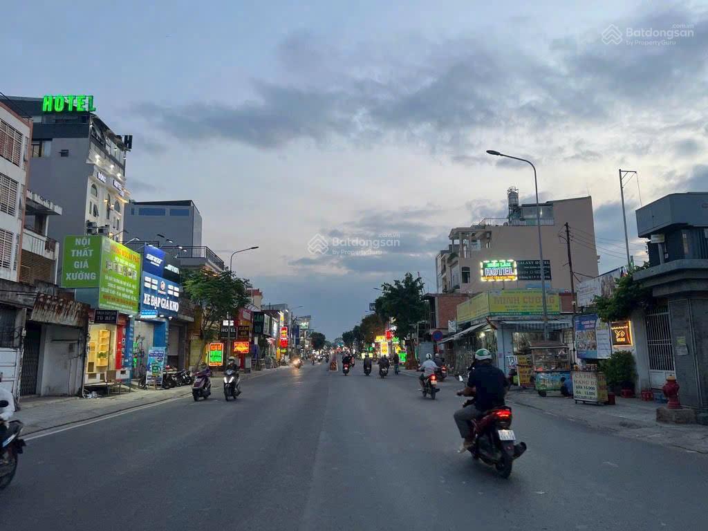 Bán gấp mặt tiền nguyễn oanh, chỉ 9.9 tỷ, 5.3m nở hậu 5.7m, dài 23m đang cho thuê 20tr/th