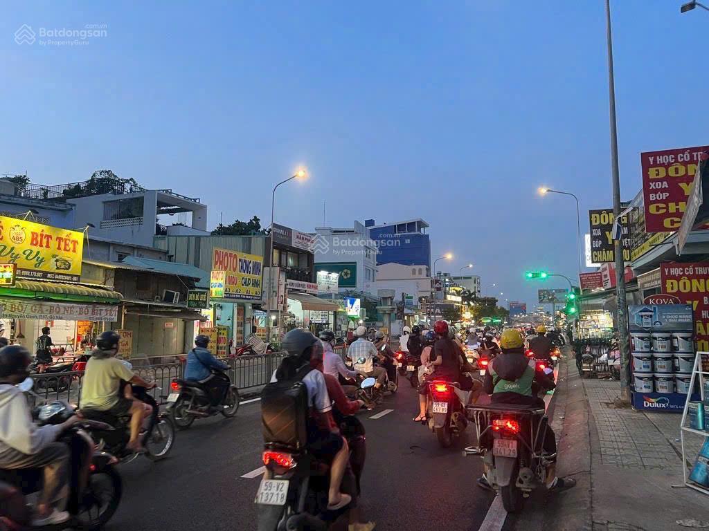 Bán gấp mặt tiền nguyễn oanh, chỉ 9.9 tỷ, 5.3m nở hậu 5.7m, dài 23m đang cho thuê 20tr/th