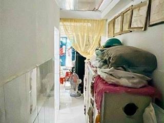 Nhà cũ 2 tầng 61.5 mét (3.9x16.5)  4pn,4wc sát bên hồ bơi,công viên,gym  khánh hội, q4  6.55 tỷ