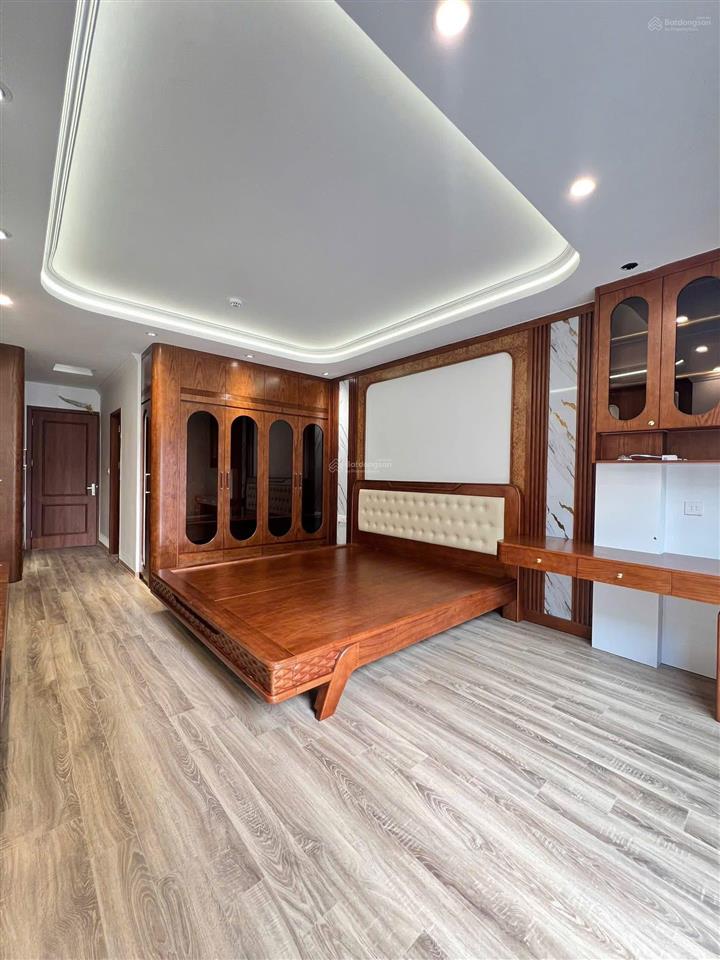 Siêu phẩm mới tinh 7 tầng thang máy trần quốc hoàn, cầu giấy 50m2xmt 4m21.7tỷ phân lô ô tô sát phố