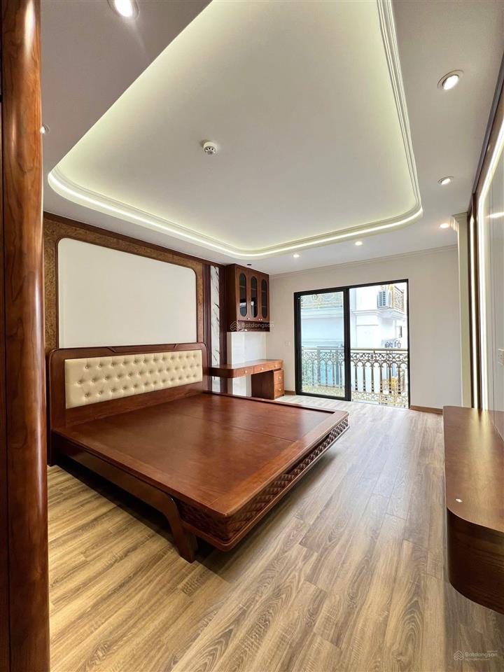 Siêu phẩm mới tinh 7 tầng thang máy trần quốc hoàn, cầu giấy 50m2xmt 4m21.7tỷ phân lô ô tô sát phố