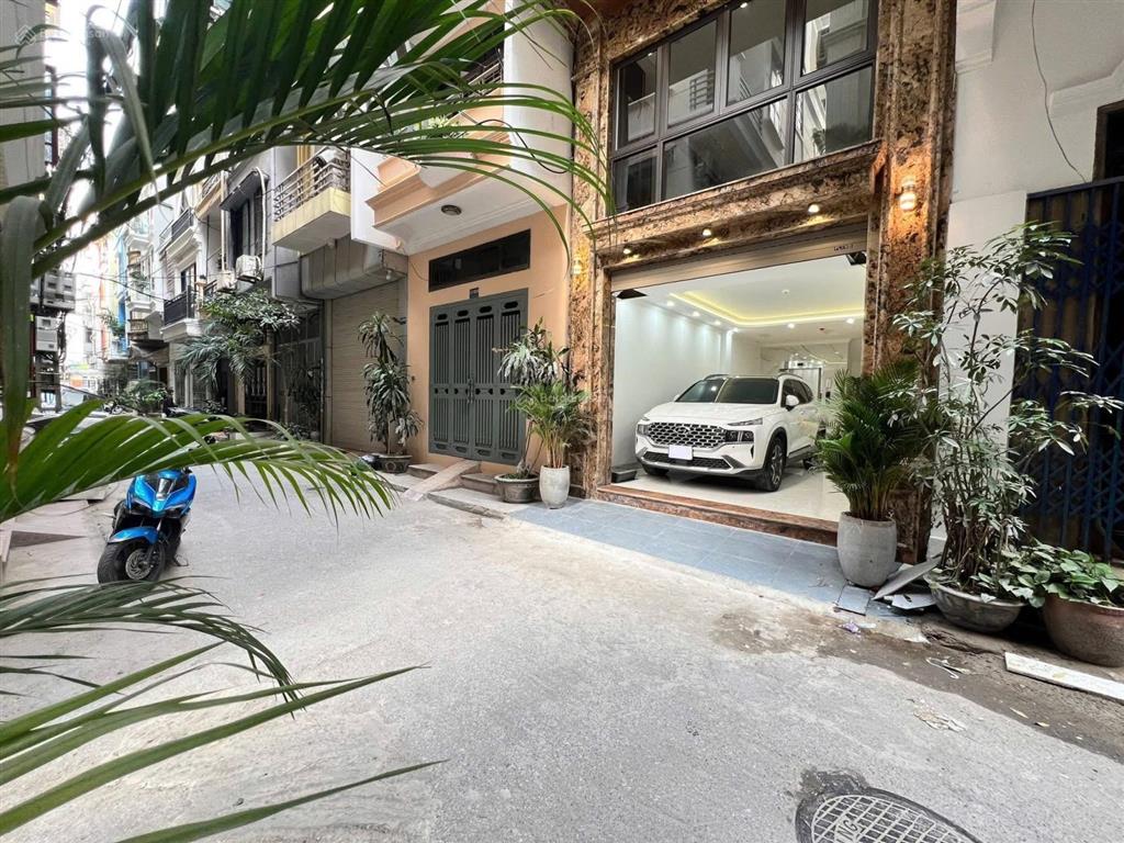 Siêu phẩm mới tinh 7 tầng thang máy trần quốc hoàn, cầu giấy 50m2xmt 4m21.7tỷ phân lô ô tô sát phố