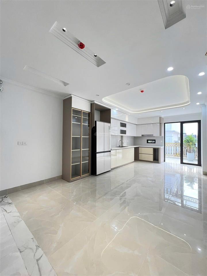 Siêu phẩm mới tinh 7 tầng thang máy trần quốc hoàn, cầu giấy 50m2xmt 4m21.7tỷ phân lô ô tô sát phố