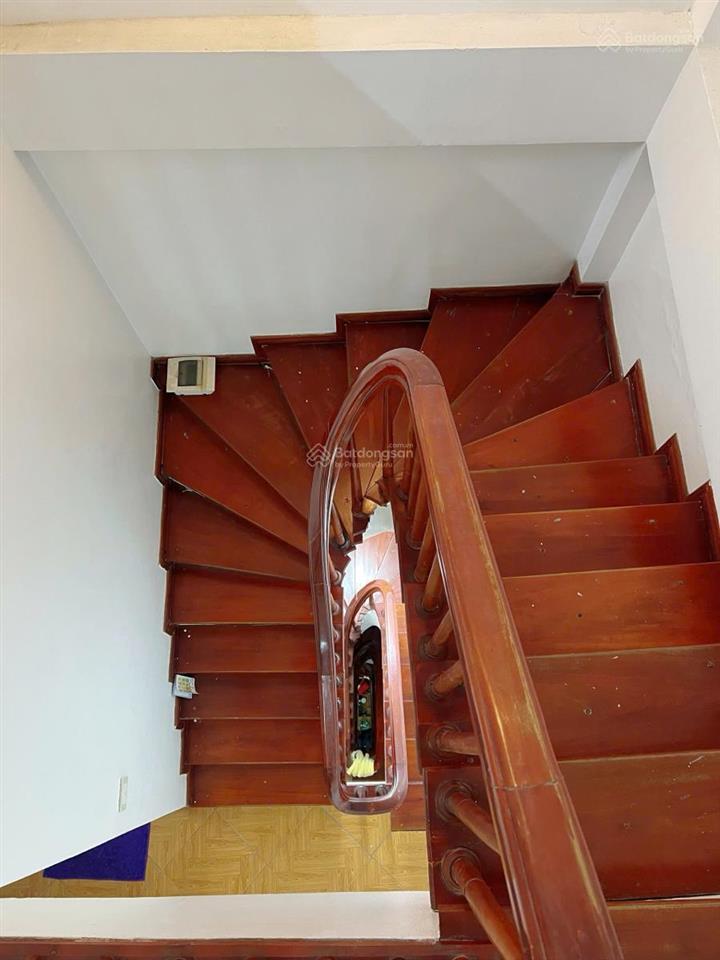 Nhỉnh 9 tỷ có ngay nhà hộ khẩu cầu giấy 40mx6t,mt4m giá 9.8 tỷ ngõ thông kinh doanh trước nhà 4m