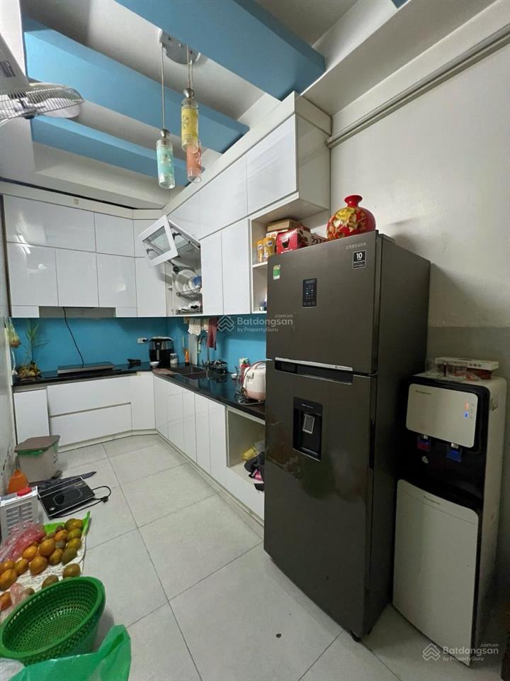 Nhỉnh 9 tỷ có ngay nhà hộ khẩu cầu giấy 40mx6t,mt4m giá 9.8 tỷ ngõ thông kinh doanh trước nhà 4m