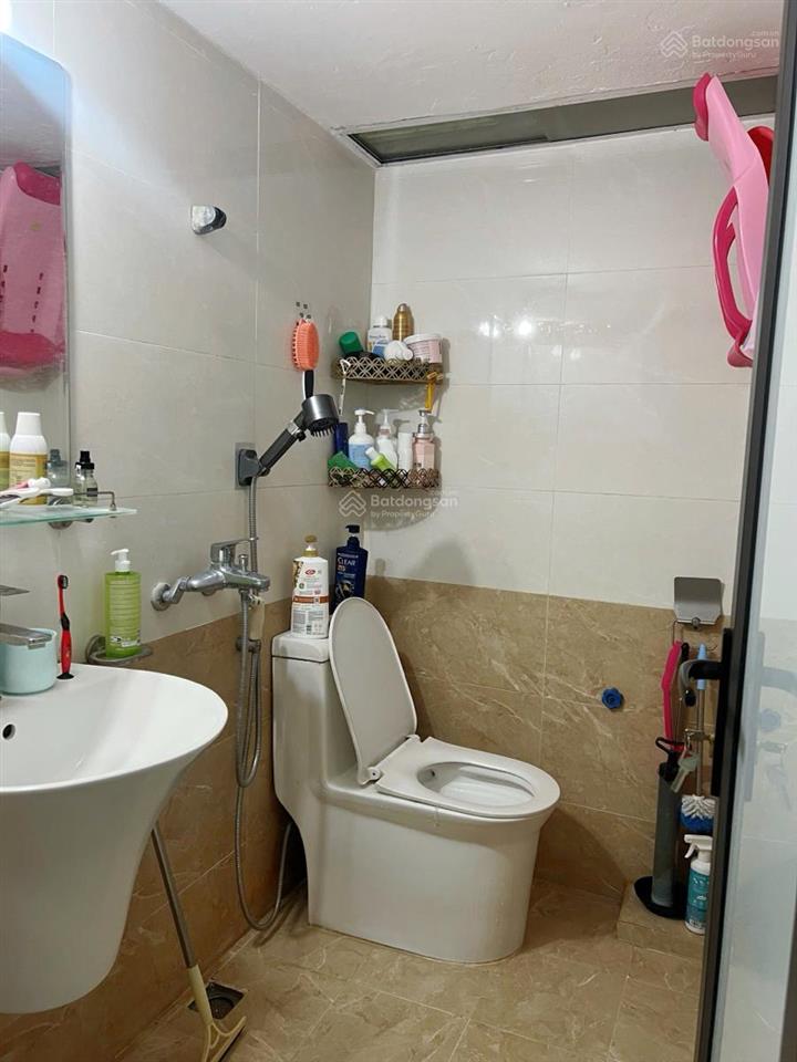 Nhỉnh 9 tỷ có ngay nhà hộ khẩu cầu giấy 40mx6t,mt4m giá 9.8 tỷ ngõ thông kinh doanh trước nhà 4m