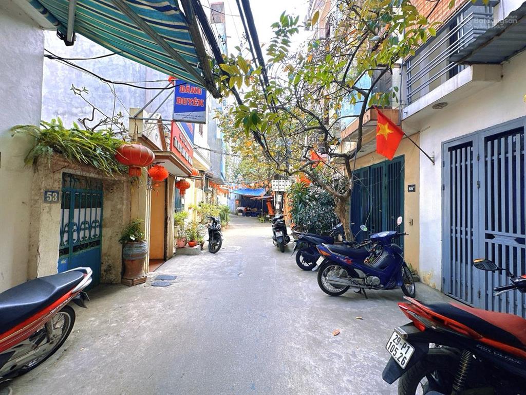 Nhỉnh 9 tỷ có ngay nhà hộ khẩu cầu giấy 40mx6t,mt4m giá 9.8 tỷ ngõ thông kinh doanh trước nhà 4m