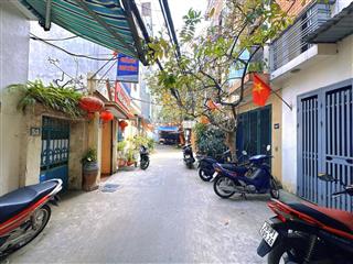 Nhỉnh 9 tỷ có ngay nhà hộ khẩu cầu giấy 40mx6t,mt4m giá 9.8 tỷ ngõ thông kinh doanh trước nhà 4m