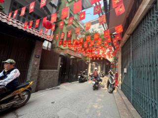 Duy nhất 1 căn vip trung tâm cầu giấy dt 35mx5t,mt4m giá 11.8tỷ 10m ra ngõ thông ô tô full nội thất