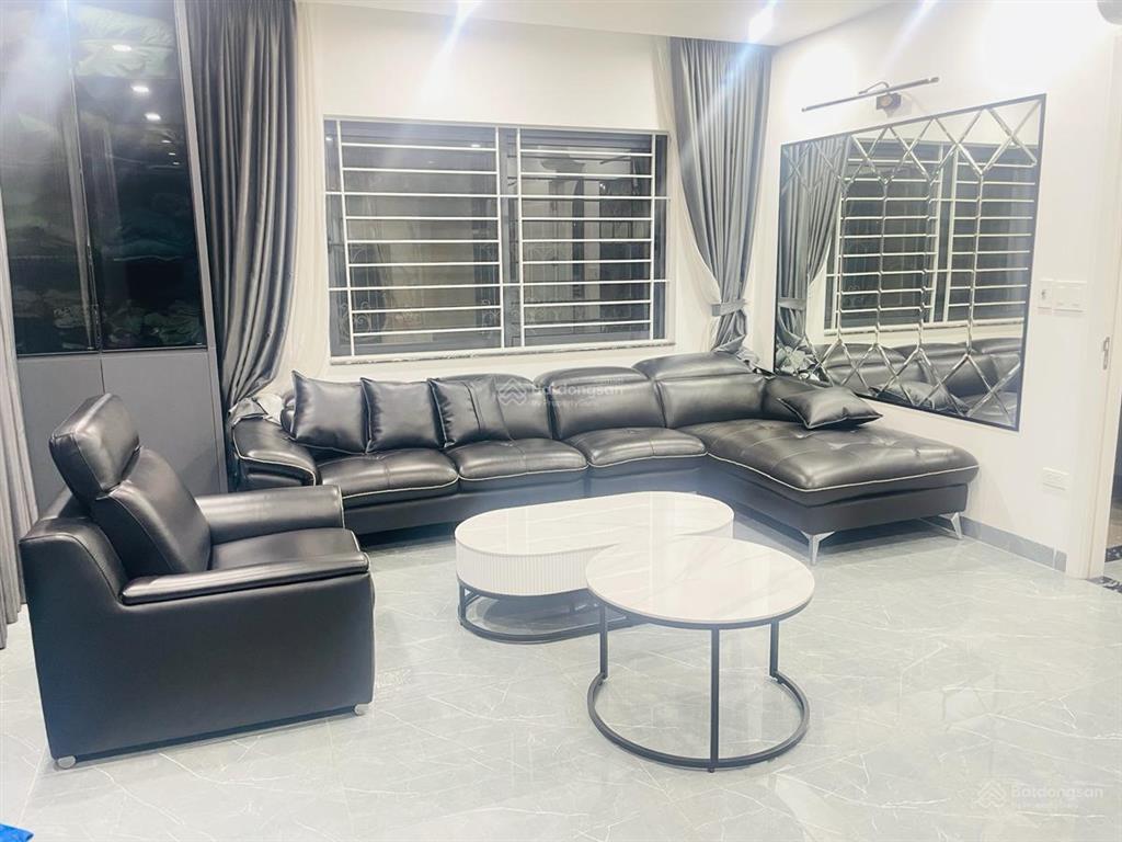 Chính chủ bán nhà hoàng quốc việt, 3 mặt ngõ, vỉa hè, ô tô tránh, 130m2 x 4 tầng, giá 46.5 tỷ