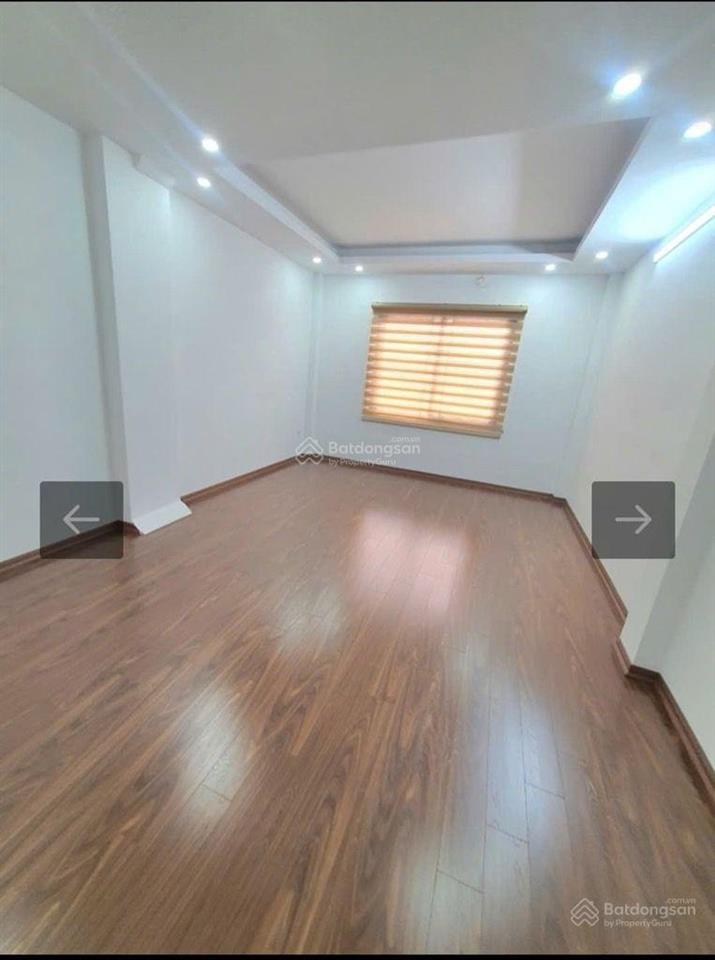 Cho thuê tập thể tầng 3 kim liên 6 triệu/tháng,sân chơi,gần phố