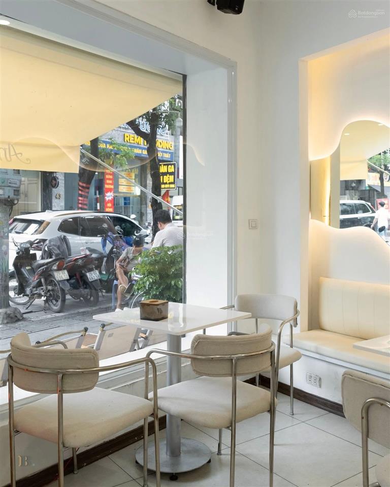 Cho thuê nhà mặt phố hàng quạt, vị trí đẹp nhận diện, diện tích 72m2x3tầng mặt tiền 4m, nhà còn mới