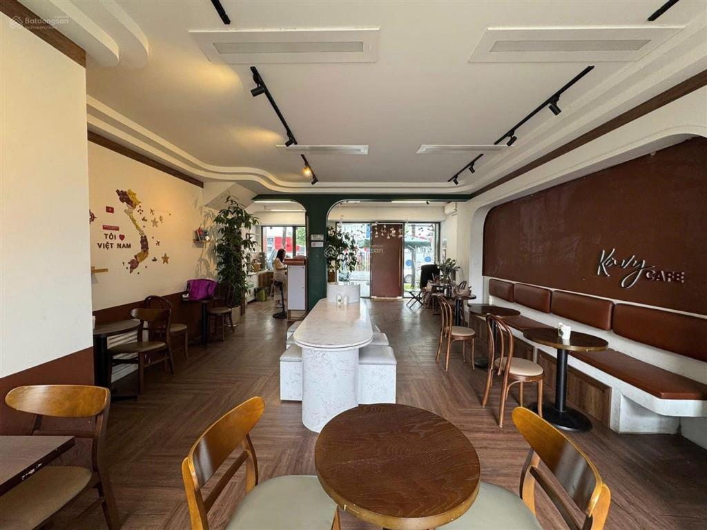 Cho thuê nhà mặt phố giảng võ, dt 76m2x3 tầng, mặt tiền 5m, chủ nhà cho kinh doanh mọi mô hình