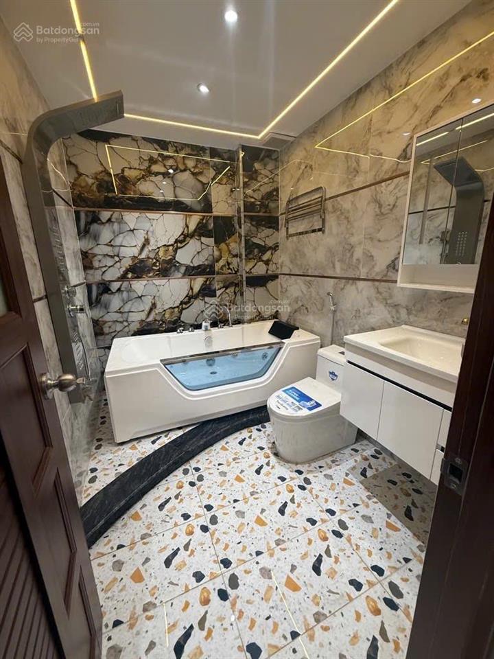 Bán nhà hẻm xe hơi huỳnh văn nghệ, ngay chợ phạm văn bạch, 3 tầng, 4x18m, 4pn. nhà to giá tốt