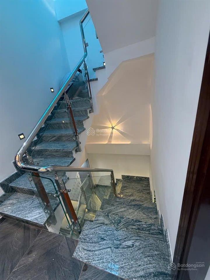 Bán nhà hẻm xe hơi huỳnh văn nghệ, ngay chợ phạm văn bạch, 3 tầng, 4x18m, 4pn. nhà to giá tốt