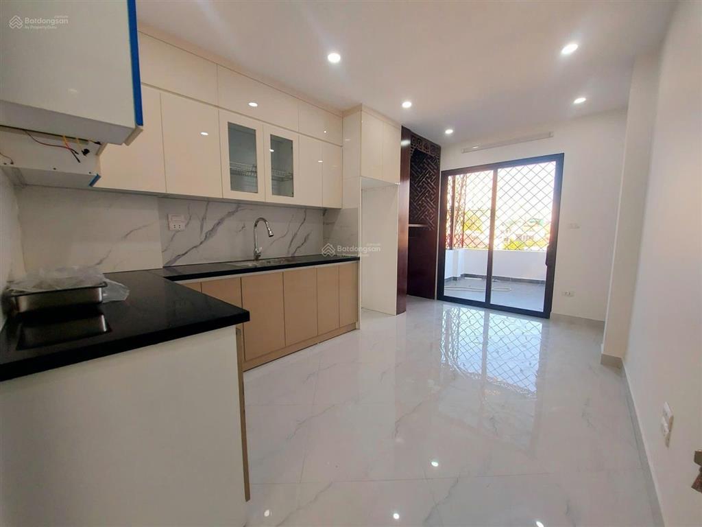 Bán nhà giáp bát, 12,6 tỷ, 39 m2 5 tầng, 3pn.nhà mới thang máy tiện ích ngập tràn