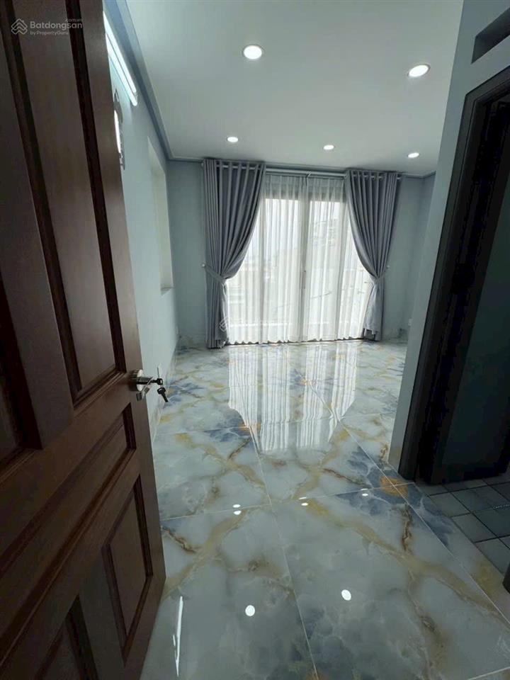 Bán nhà mới xây ngang 7,6m đối diện gigamall phạm văn đồng, thủ đức. gara ô tô riêng.