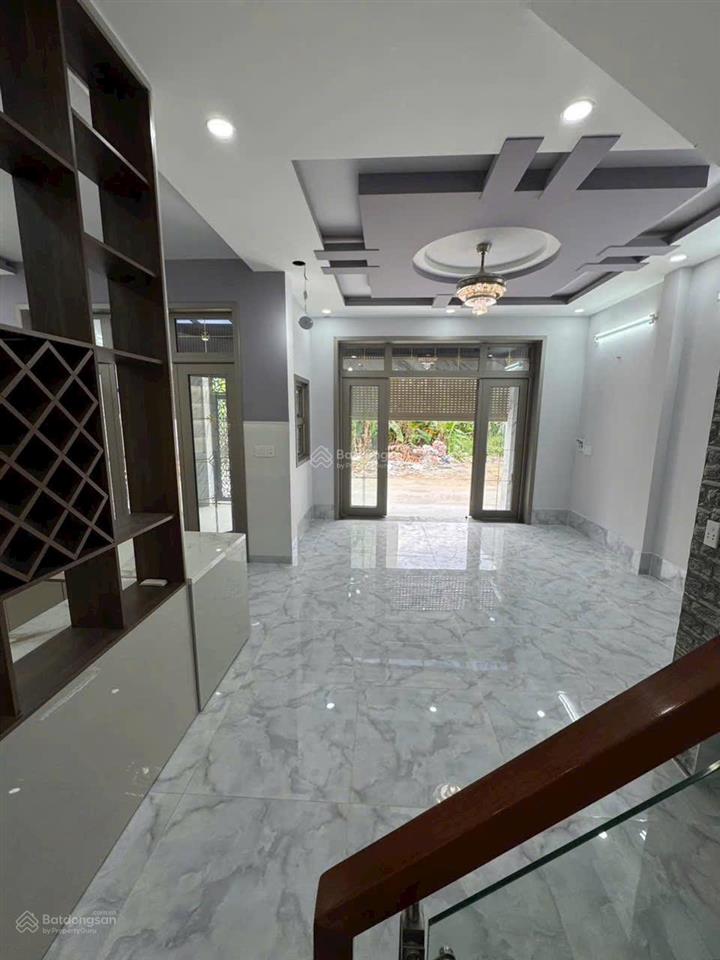 Bán nhà mới xây ngang 7,6m đối diện gigamall phạm văn đồng, thủ đức. gara ô tô riêng.