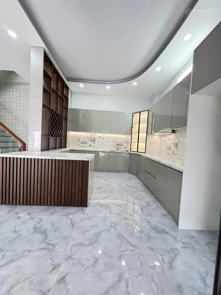 Bán nhà mới xây ngang 7,6m đối diện gigamall phạm văn đồng, thủ đức. gara ô tô riêng.