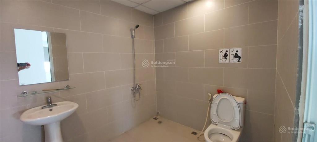 Cho thuê căn hộ chung cư hapulico complex 100m2, 2 phòng ngủ cơ bản giá 15 triệu/tháng