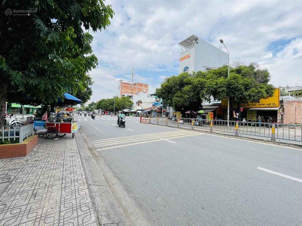 Đất trống  mt kinh doanh đường tây thạnh (8x30m) vị trí cực đẹp