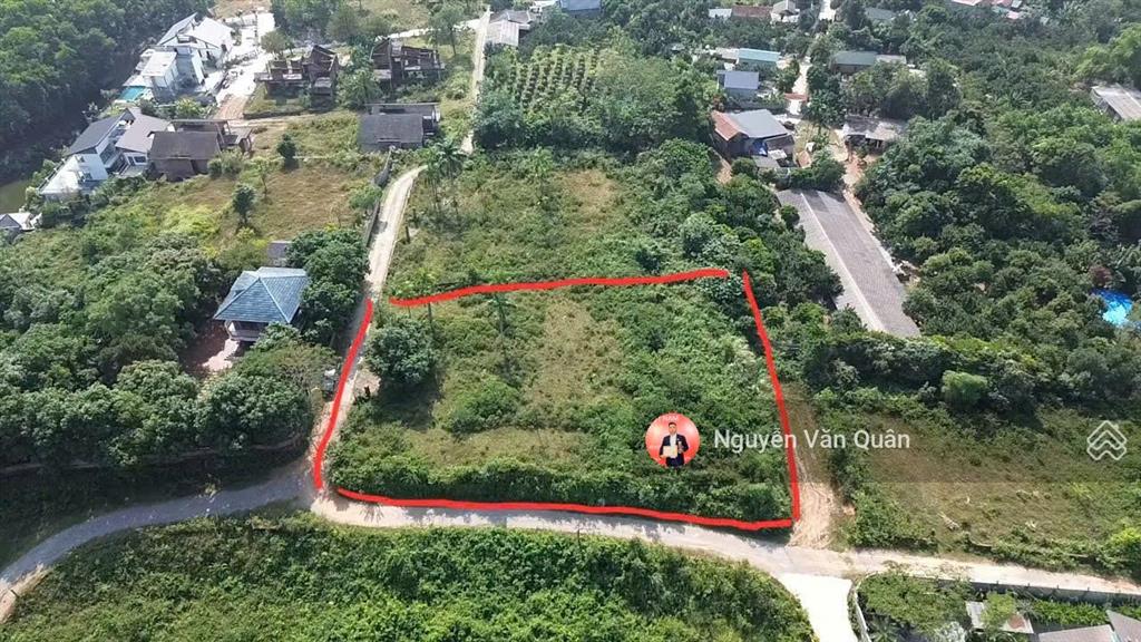 Lô góc 3 mặt tiền, gần hồ giá chỉ nhỉnh 4 triệu. diện tích 2050m2 có 200ont, đt 0988 112 ***
