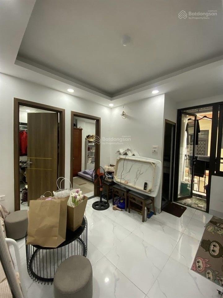 Bán ccmn phố cự lộc  sát vách royal city. thiết kế 2 ngủ 1 khách 1 wc có ban công thoáng vĩnh viễn