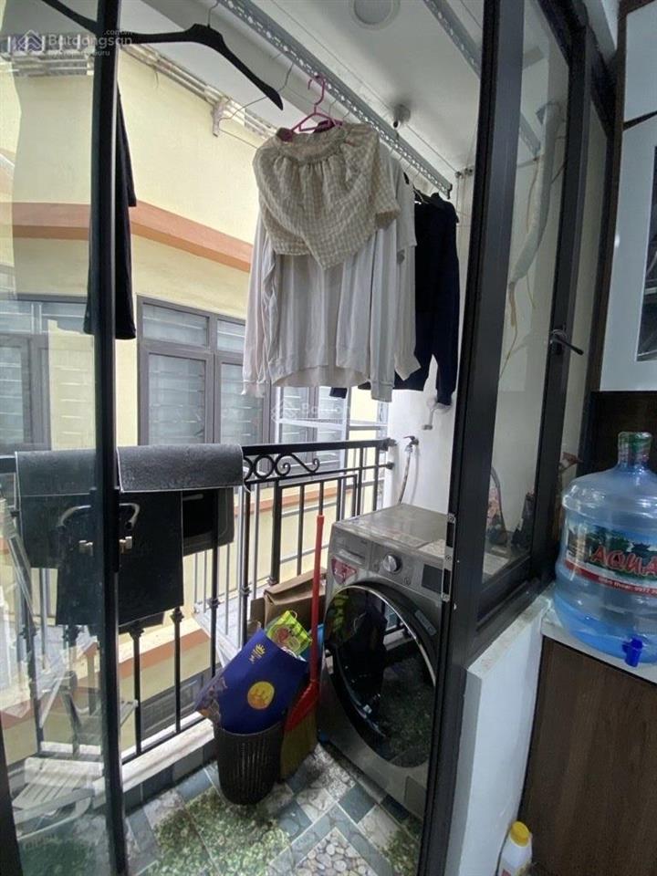 Bán ccmn phố cự lộc  sát vách royal city. thiết kế 2 ngủ 1 khách 1 wc có ban công thoáng vĩnh viễn