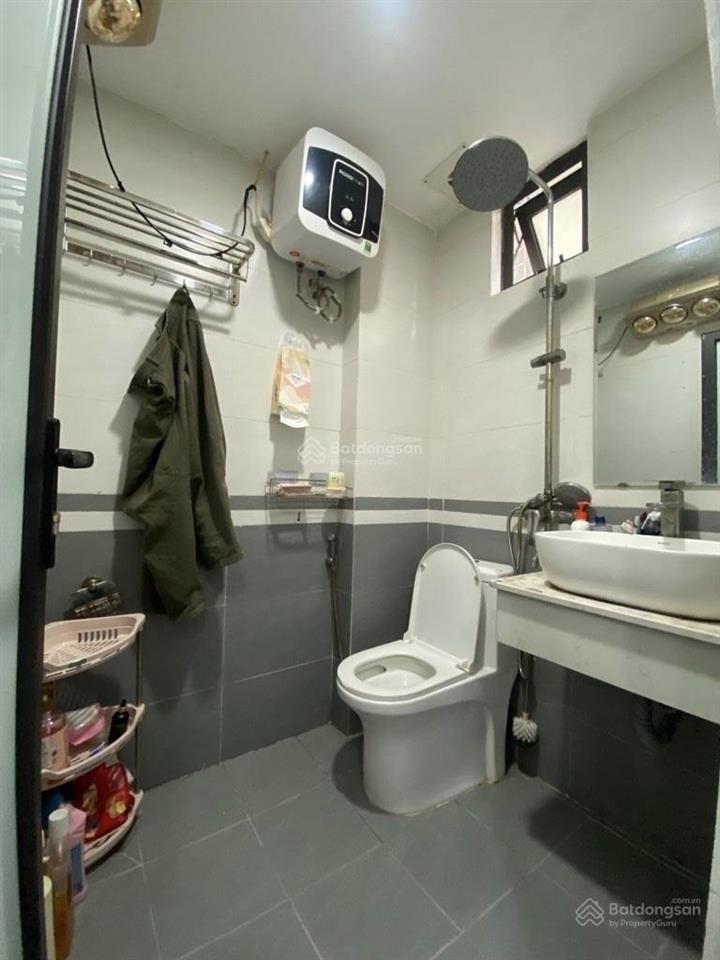 Bán ccmn phố cự lộc  sát vách royal city. thiết kế 2 ngủ 1 khách 1 wc có ban công thoáng vĩnh viễn