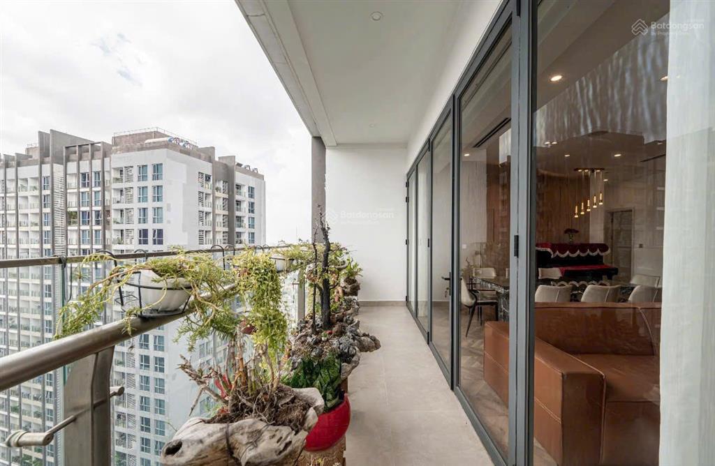 Bán căn hộ carillon tân bình dt 101m2 3pn giá 6,9 tỷ  0931 196 *** thành. lầu cao view đẹp