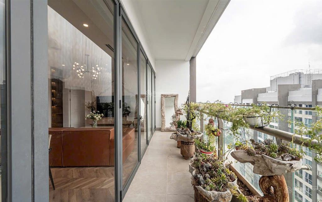 Bán căn hộ carillon tân bình dt 101m2 3pn giá 6,9 tỷ  0931 196 *** thành. lầu cao view đẹp