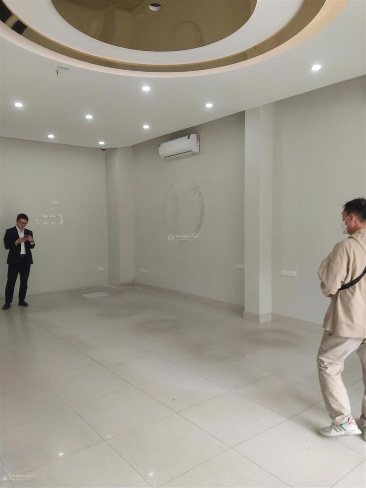 Cho thuê nhà mặt phố xã đàn dt 70m2 x 6 tầng, mt 6 m, có thang máy, thông sàn, vỉa hè rộng