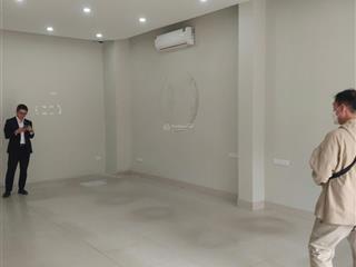 Cho thuê nhà mặt phố xã đàn dt 70m2 x 6 tầng, mt 6 m, có thang máy, thông sàn, vỉa hè rộng