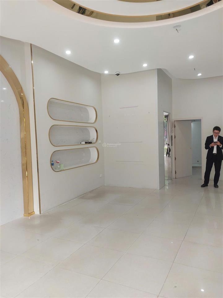 Cho thuê nhà mặt phố xã đàn dt 70m2 x 6 tầng, mt 6 m, có thang máy, thông sàn, vỉa hè rộng