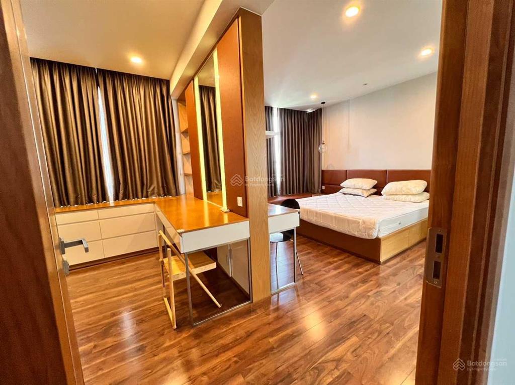 Căn hộ cao cấp sarimi  3 phòng 136m2. view công viên sinh thái sala 45.000.000 vnđ/ 1 tháng
