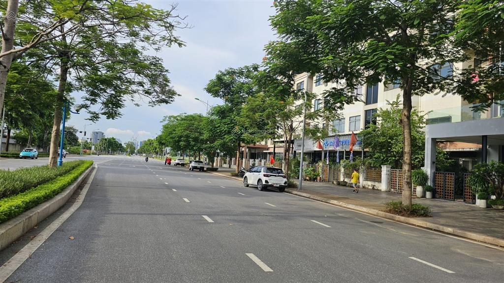 Chính chủ gửi bán biệt thự liền kề starlake, diện tích 153m2, mặt tiền 7,view đẹp, tiện ích đa dạng