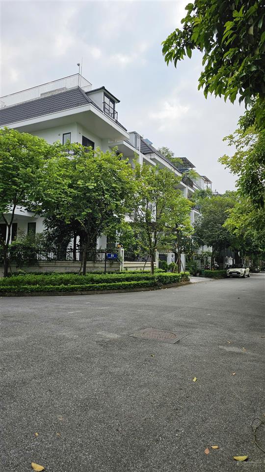 Tôi chính chủ cần bán biệt thự song lâp, khu k,dt 180m2, xây 4 tầng,mt 9m trục đường 30m,vị trí đẹp