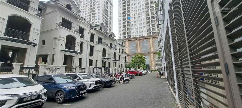 Chính chủ gửi bán căn biệt thự hdi tây hồ, diện tích 135m2, mt 9m, xây 4 tầng + hầm, view vườn hoa