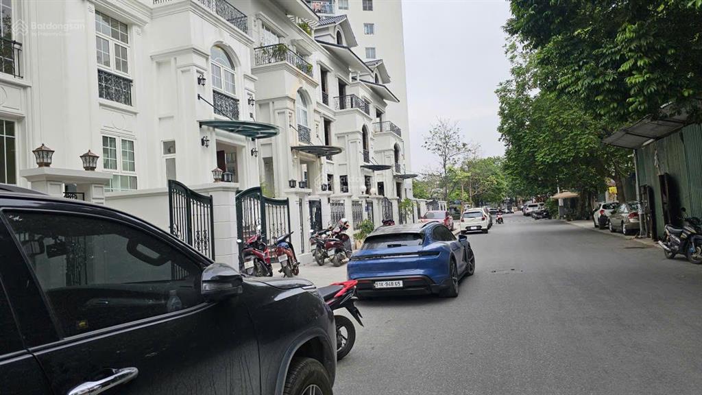 Chính chủ gửi bán căn biệt thự hdi tây hồ, diện tích 135m2, mt 9m, xây 4 tầng + hầm, view vườn hoa
