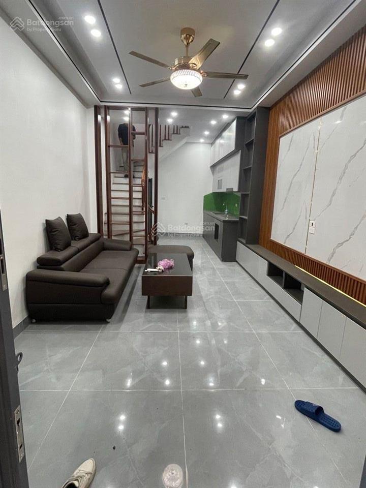 Trạm trôi sát ql32 nhỉnh 4 tỷ 30m 5 tầng chắc chắn, công năng đầy đủ vài bước chân tôi ql32