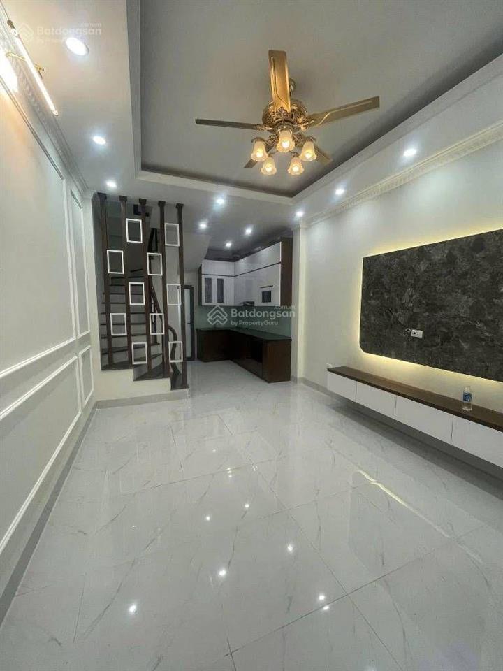 Trạm trôi sát ql32 nhỉnh 4 tỷ 30m 5 tầng chắc chắn, công năng đầy đủ vài bước chân tôi ql32