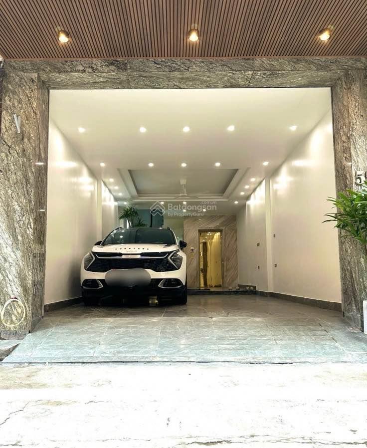 Phân lô vip hoàng quốc việt nhà đẹp 55m2  gara ô tô  thang máy  giá chỉ 17.9 tỷ