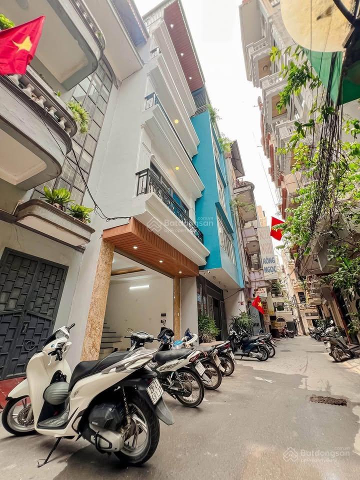 Phân lô vip hoàng quốc việt nhà đẹp 55m2  gara ô tô  thang máy  giá chỉ 17.9 tỷ