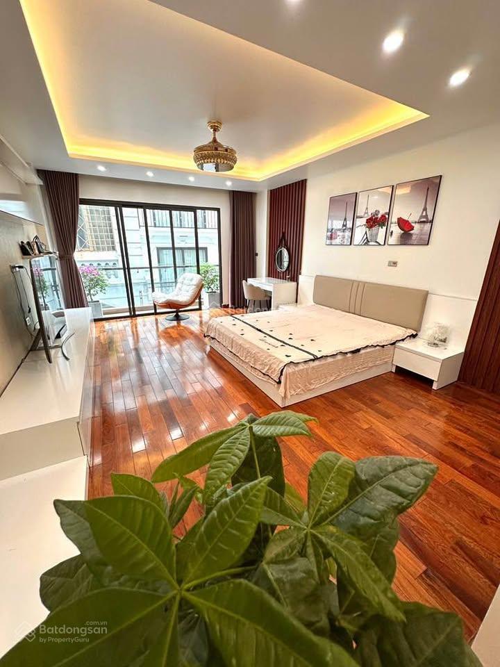 Phân lô vip hoàng quốc việt nhà đẹp 55m2  gara ô tô  thang máy  giá chỉ 17.9 tỷ