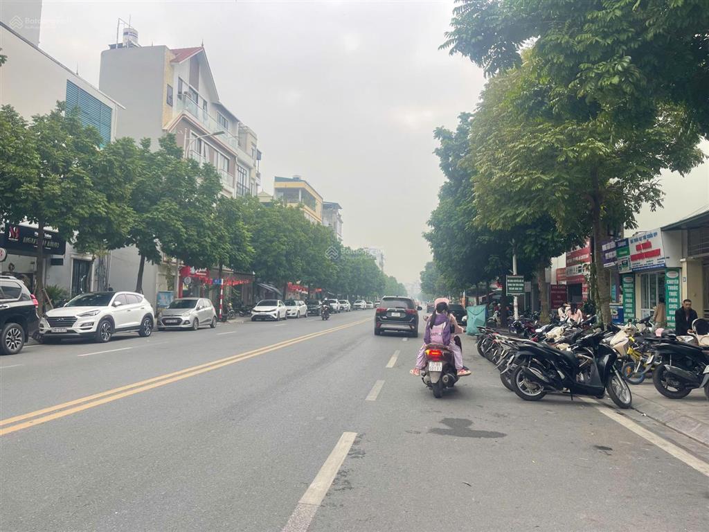 Bán đất ngọc thuỵ cực hiếm, lô góc, ô tô tránh, diện tích 760 m2, mặt tiền 18 m, giá chỉ 80 tỷ.