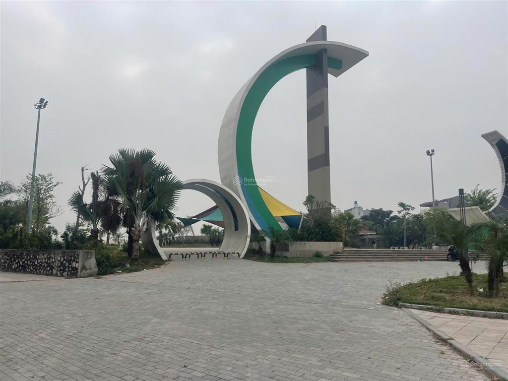 Bán đất ngọc thuỵ cực hiếm, lô góc, ô tô tránh, diện tích 760 m2, mặt tiền 18 m, giá chỉ 80 tỷ.