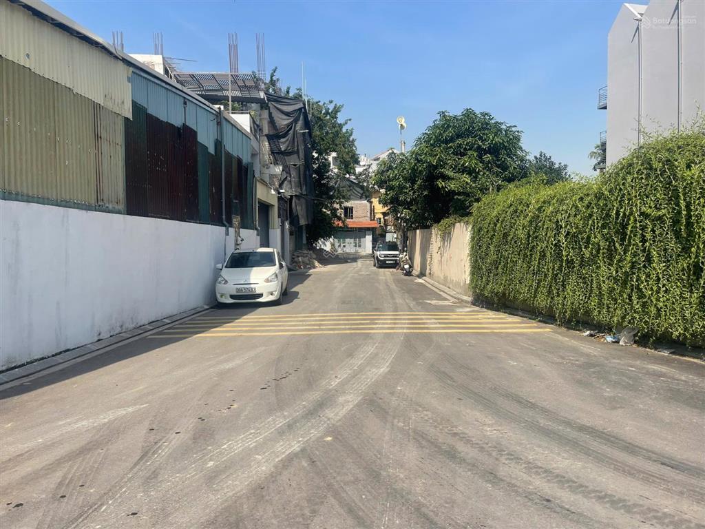 Bán đất ngọc thuỵ cực hiếm, lô góc, ô tô tránh, diện tích 760 m2, mặt tiền 18 m, giá chỉ 80 tỷ.